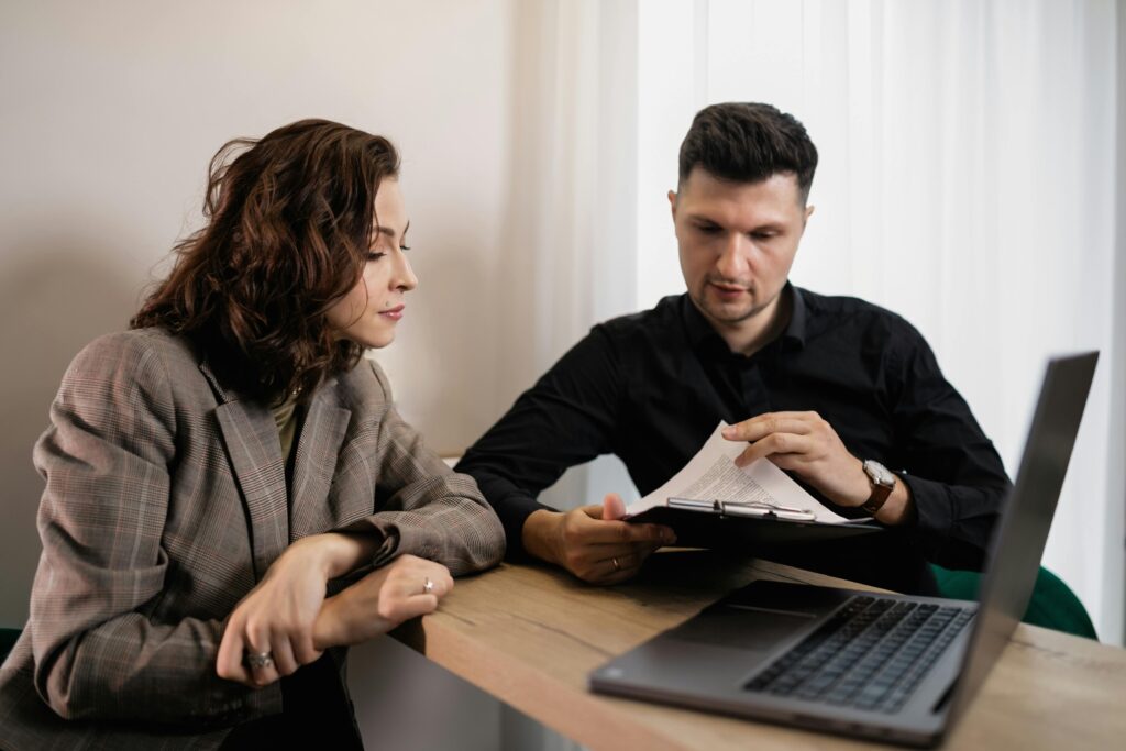 profesionales contables descubriendo cómo monetizar servicios